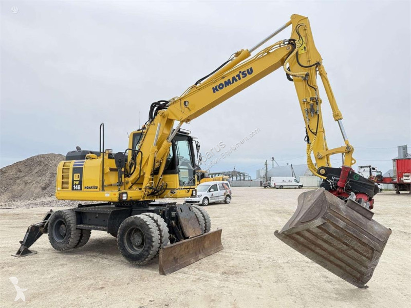 جرافة Komatsu PW 148-8