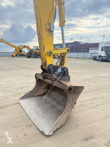 جرافة Komatsu LC8