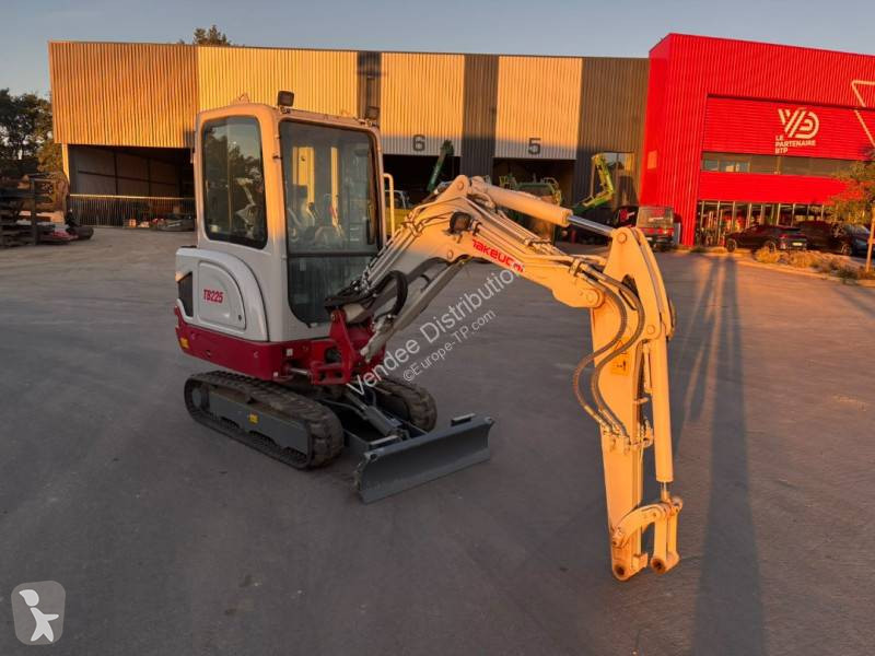 Skovel Takeuchi TB225