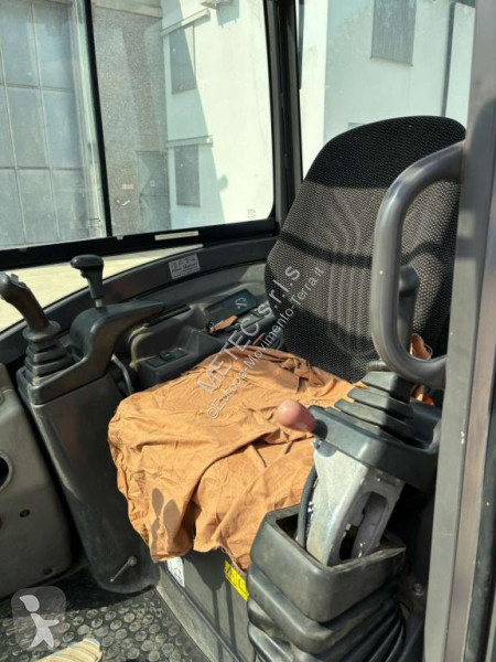 Pelle Volvo EC 27D