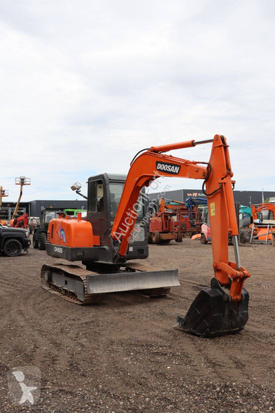 Excavadora Doosan DH55-V