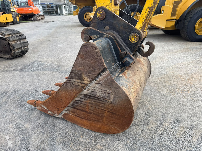 Escavadora Komatsu PC210 LC11