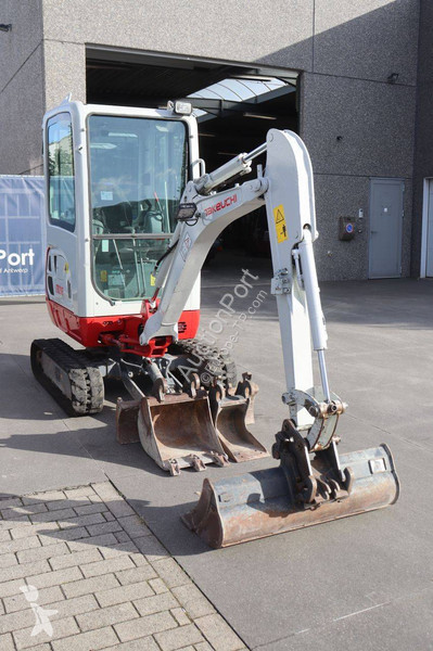 Rýpadlo Takeuchi TB216