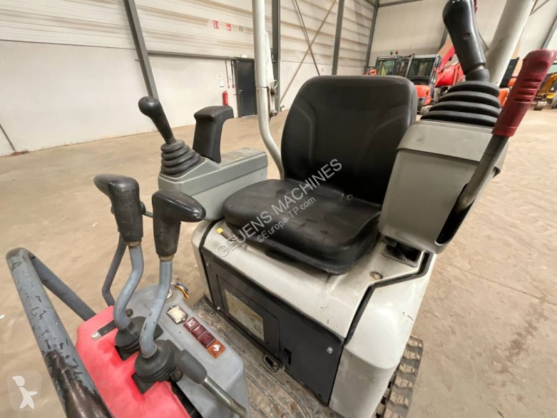 جرافة Takeuchi TB 210 R