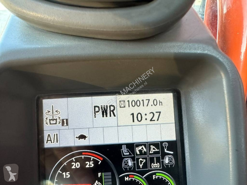 Pelle Hitachi 6