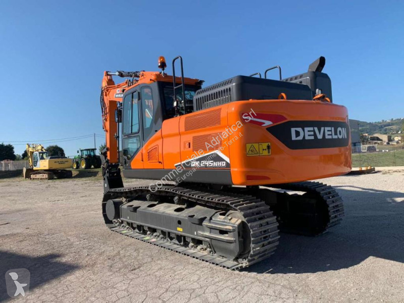 Pelle Develon DX245 NHD