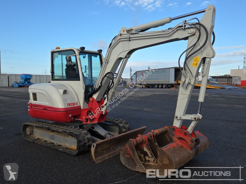 Pelle Takeuchi 2