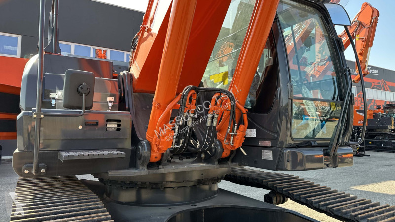 Pelle Hitachi 7