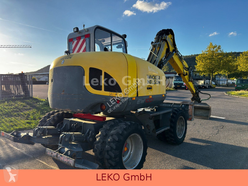 Pelle Wacker Neuson Neuson EW100 Mit Drei Löfffeln