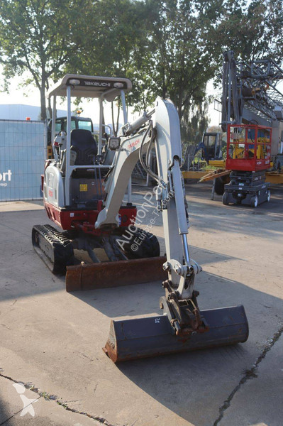 جرافة Takeuchi TB216