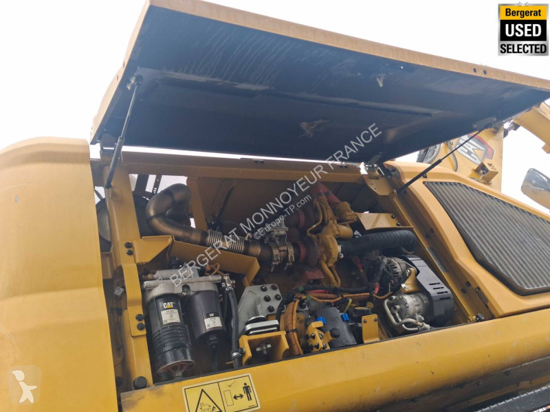 Pelle Caterpillar MH3024