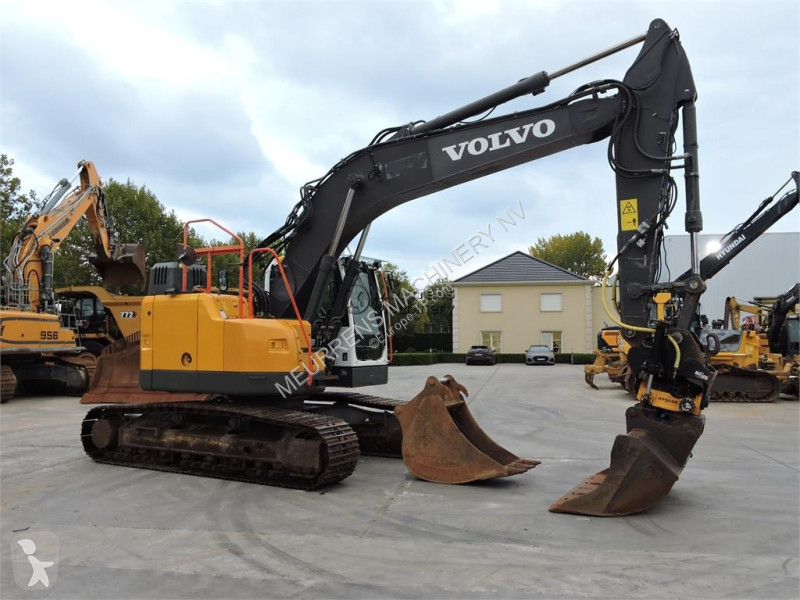 Багер Volvo ECR235