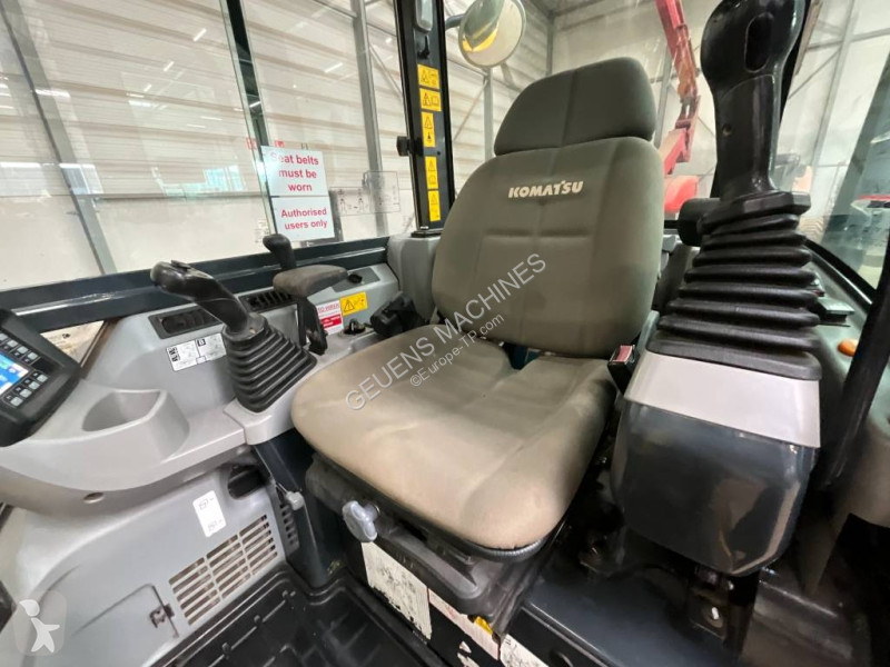 Багер Komatsu MR5