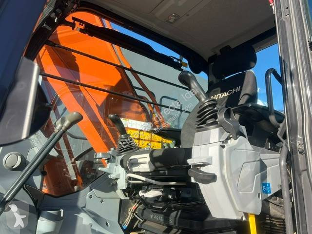 Багер Hitachi 7
