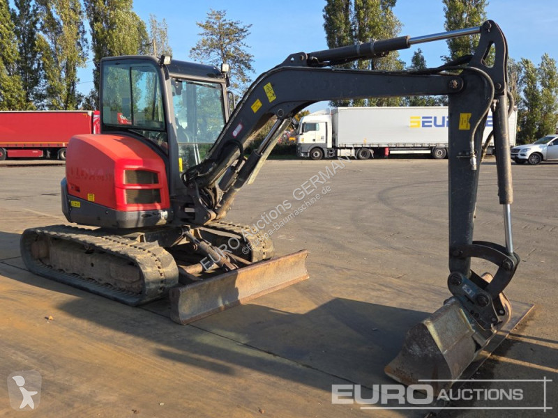 Багер Volvo ECR50D