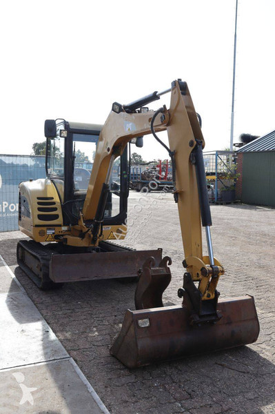 Багер Caterpillar