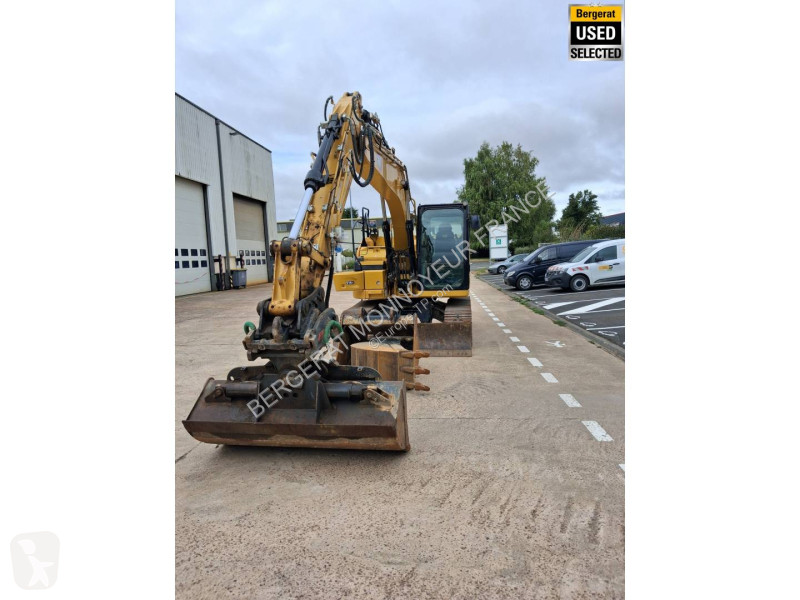 Багер Caterpillar GC