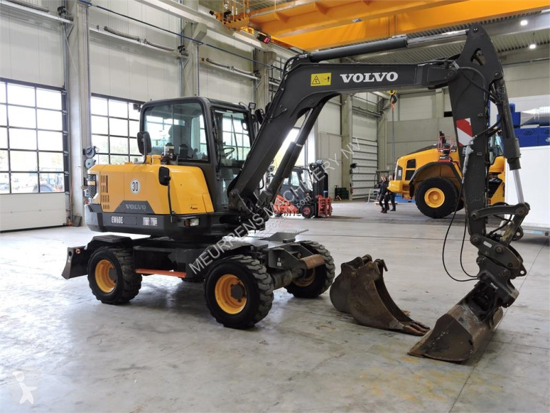 Escavadora Volvo EW60E