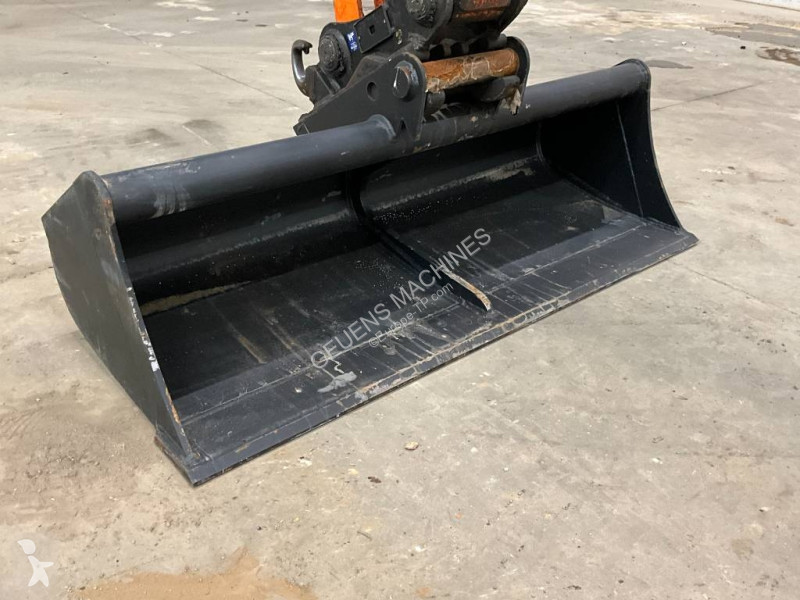 Escavadora Komatsu MR3