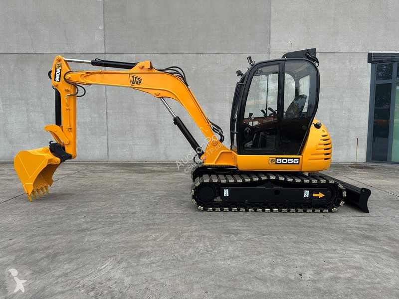 Escavadora JCB 8056