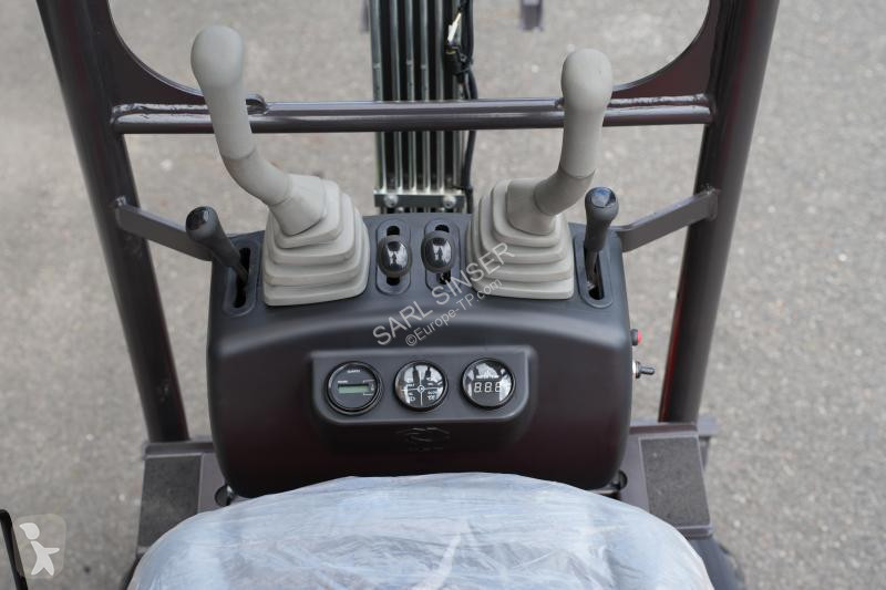 Escavadora Rhinoceros  XN-12
