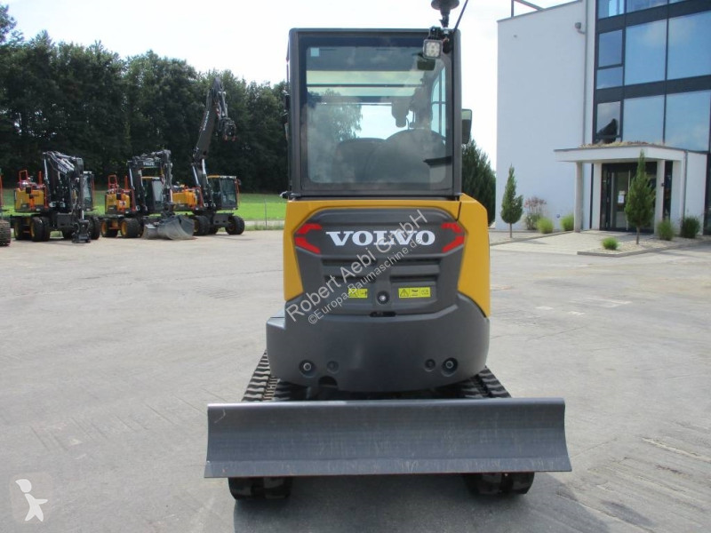 Lopatový nakládač Volvo ECR D Electric