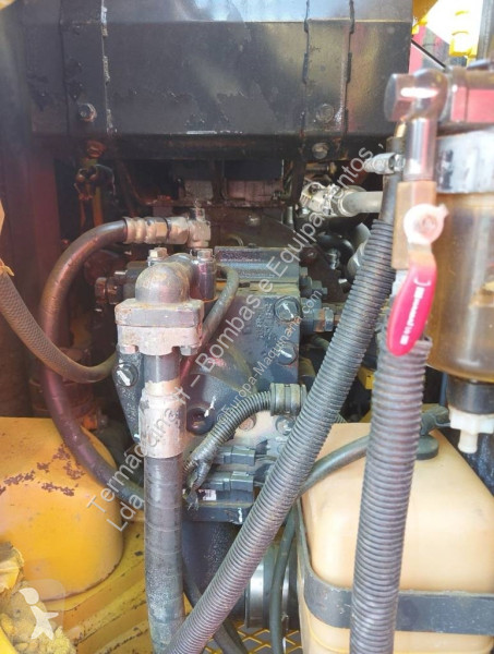 Escavadora Komatsu PC 138 US