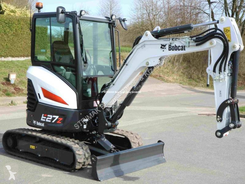 Lopatový nakládač Bobcat E 27 z