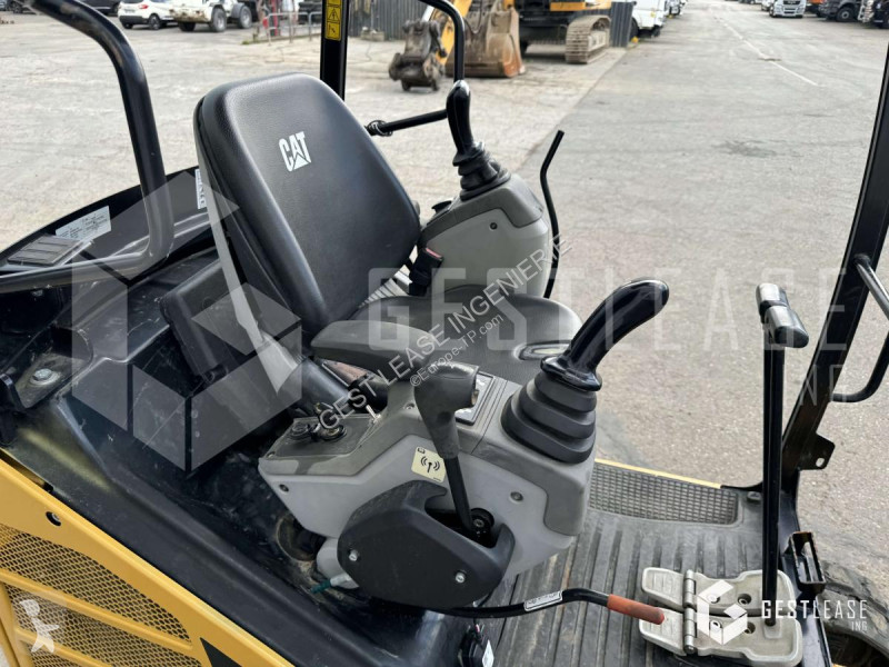 Escavadora Caterpillar