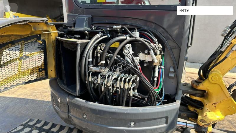 Escavatore New Holland E39B