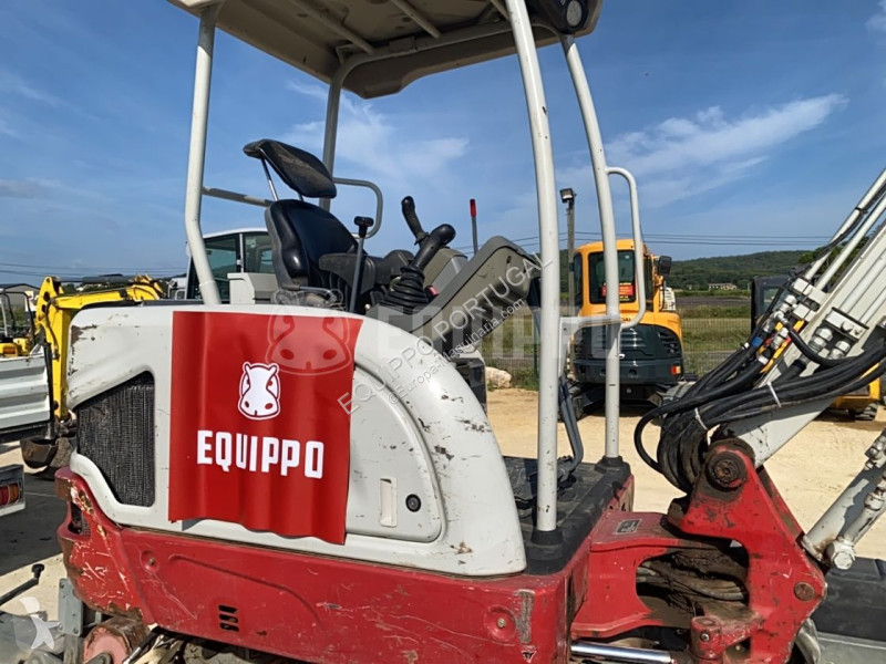 Escavadora Takeuchi TB225 with 3 buckets and...