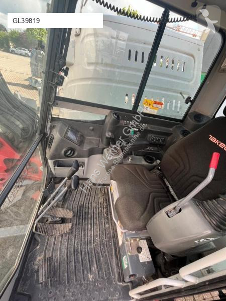 Escavadora Takeuchi CV V4