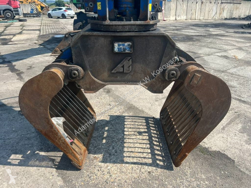Excavator Sennebogen 818