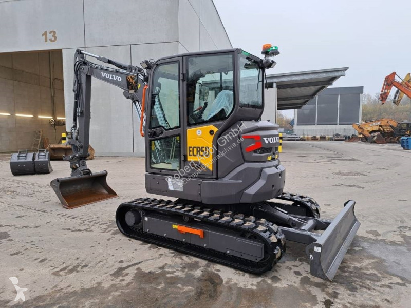 Lopatový nakládač Volvo ECR50F
