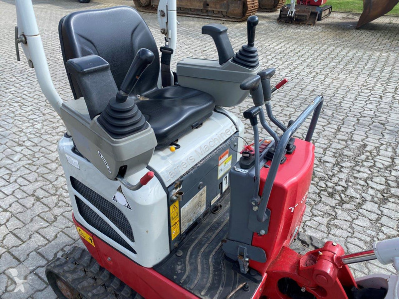 Escavadora Takeuchi TB210R NVT