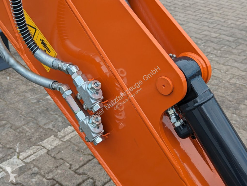 Escavadora Hitachi ZX38 -- Netto:...