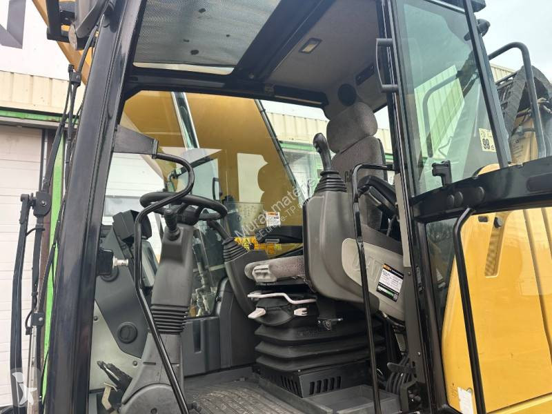 Graafmachine Caterpillar MH3024