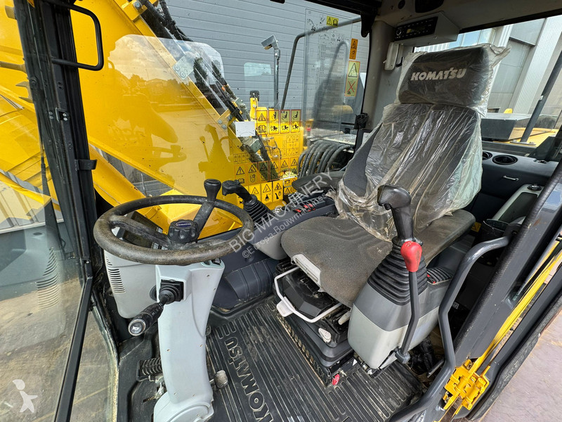 Excavator Komatsu -11