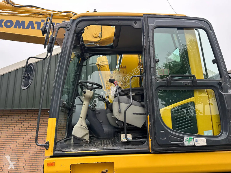 Escavadora Komatsu