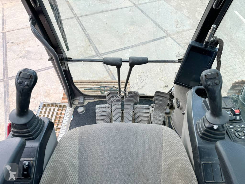 Graafmachine Volvo EC250EL - Hamer Lines /...