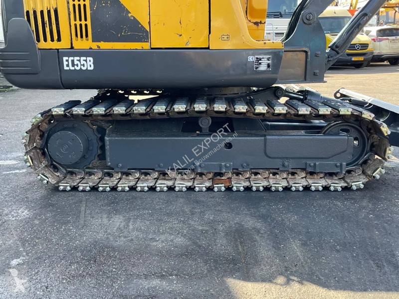 Graafmachine Volvo EC55 Track Excavator Working...