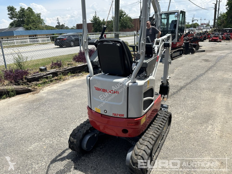 Escavadora Takeuchi TB210R