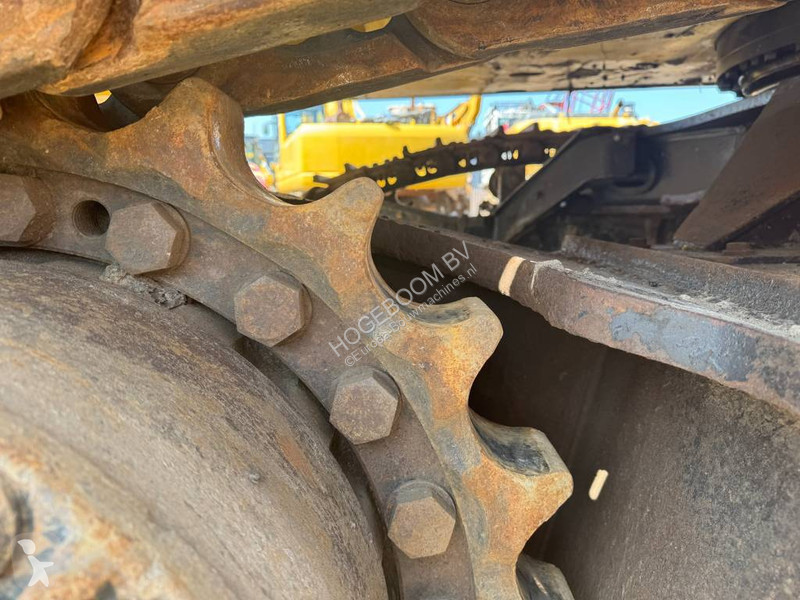 Escavatore Caterpillar L