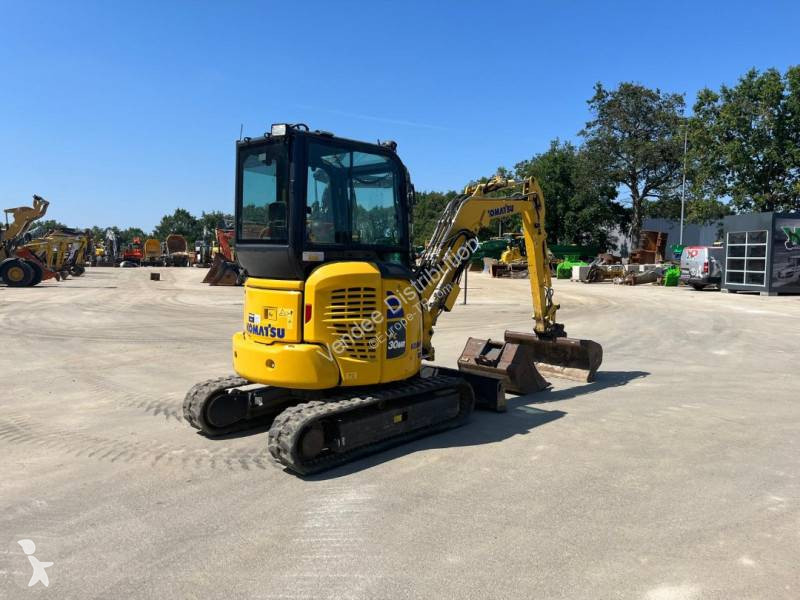 Lopatový nakládač Komatsu PC30MR-5