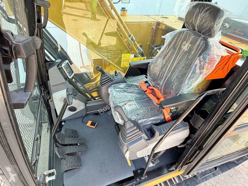 Excavator Caterpillar 3 *2025 Model* - Hammer...