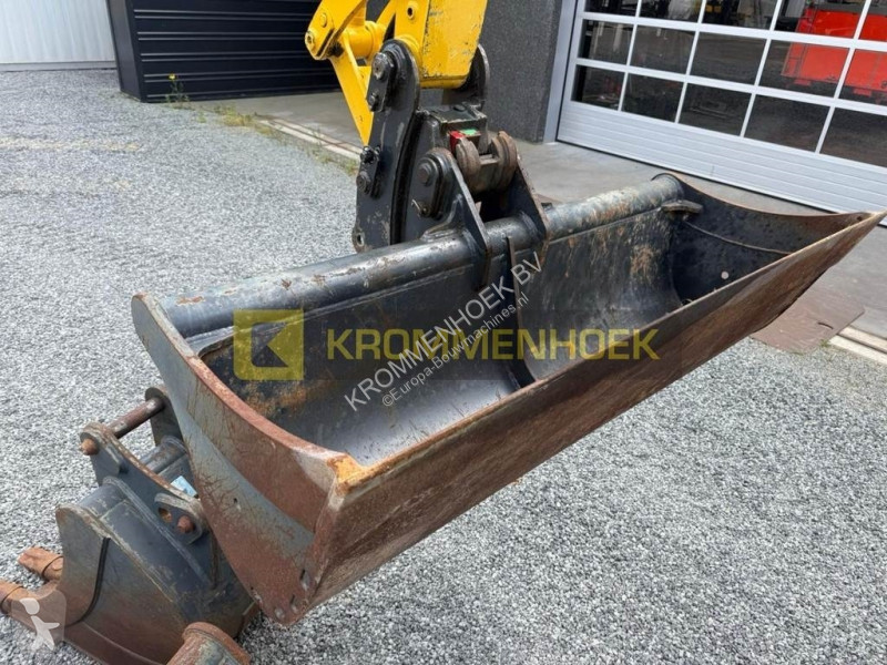 جرافة Komatsu PW 118 MR-11