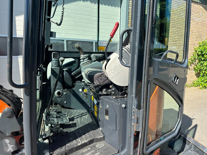 Escavadora Hitachi ZX26U-6CR