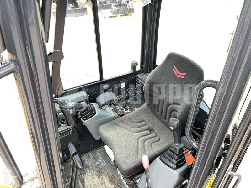 Escavatore Yanmar VIO 26-6