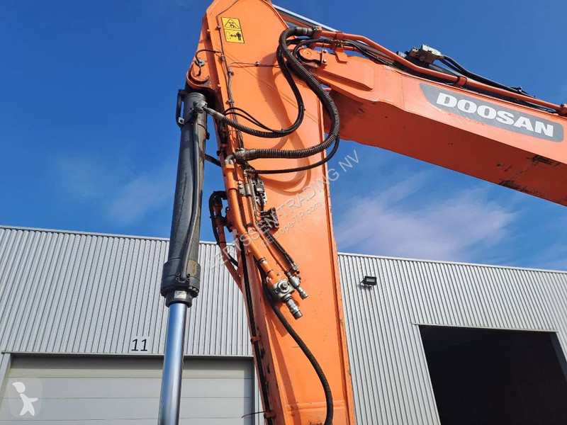 Excavadora Doosan -5 (Full Topcon 3D GPS)