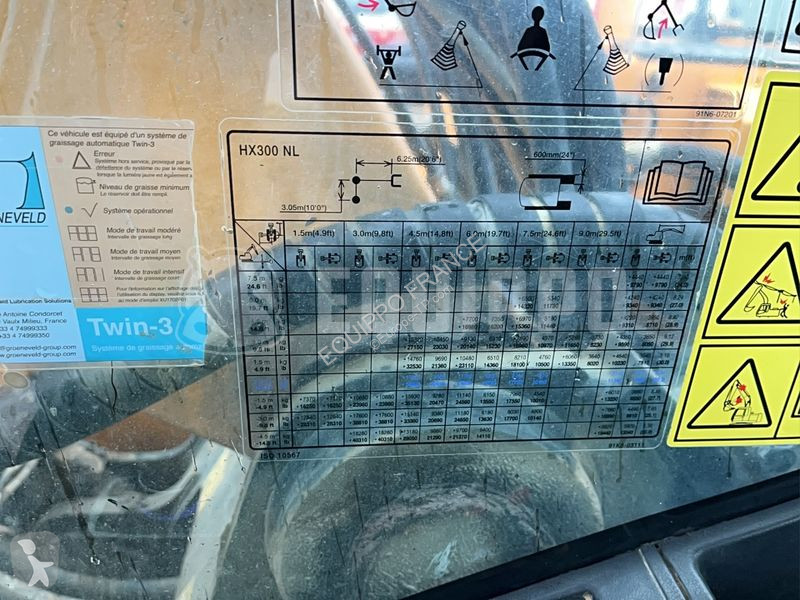 Escavatore Hyundai HX300 NL with a bucket and...